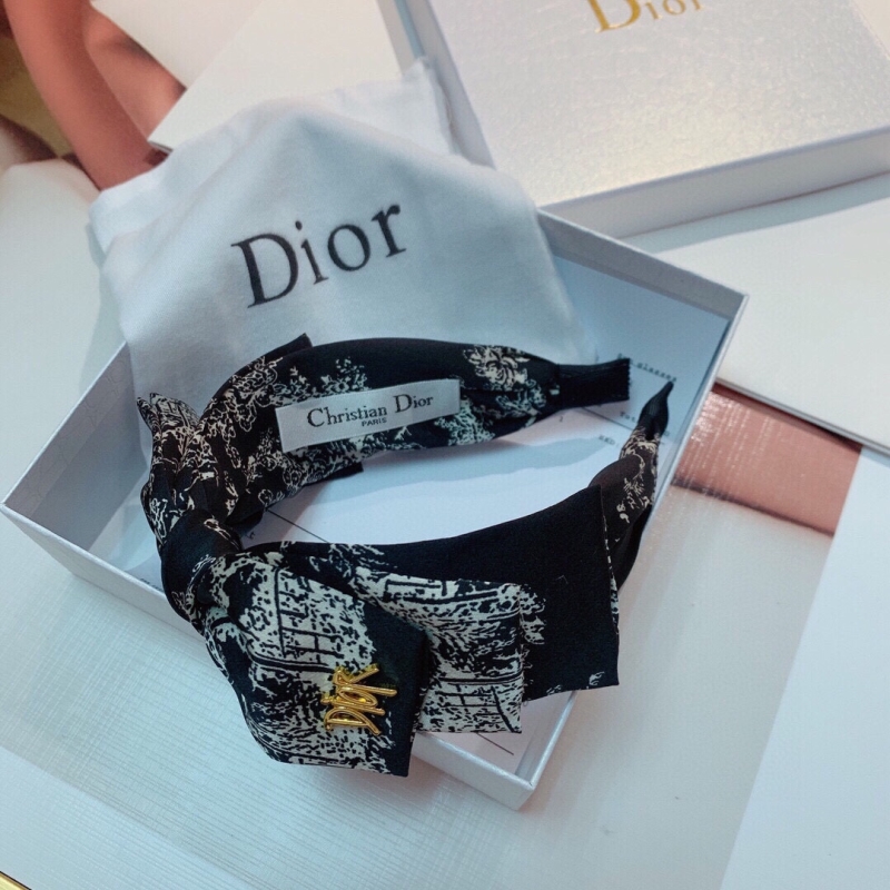 CHRISTIAN DIOR